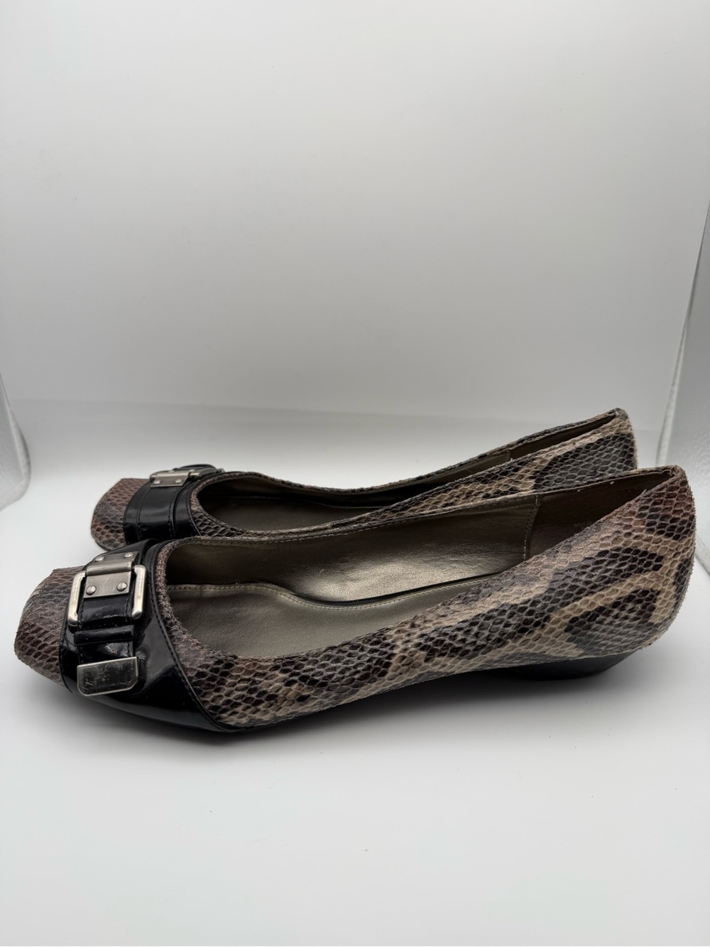 Bandolino Snake Print Ballet Flats Size 8 Buckle Detail